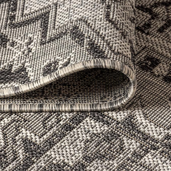JONATHAN Y Boho Medallion Indoor Outdoor Area Rug 4X6 Black/Gray, Estrella Textured Weave for Backyard, Patio, Porch, Easy-Cleaning, High Traffic, Pet-Friendly, Non-Shedding (SMB105D-4)