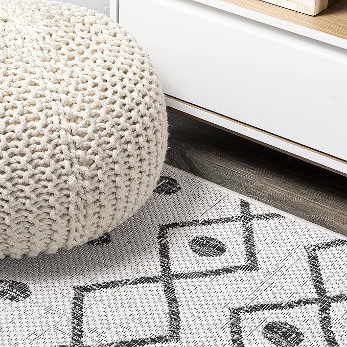 JONATHAN Y Tribal Bohemian Indoor Outdoor Area Rug 4X6 Ivory/Black, Nokat for Backyard, Patio, Porch, Easy-Cleaning, High Traffic, Pet-Friendly, Non-Shedding (SMB131D-4)