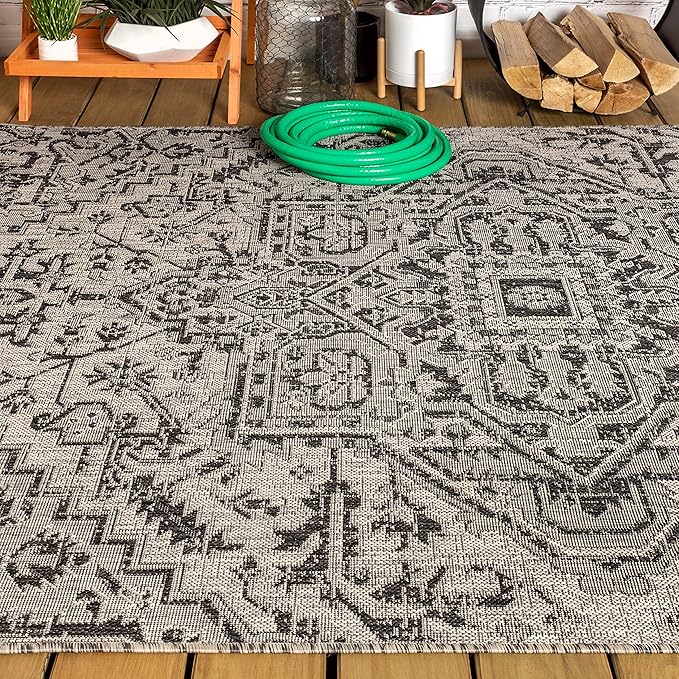 JONATHAN Y Boho Medallion Indoor Outdoor Area Rug 4X6 Black/Gray, Estrella Textured Weave for Backyard, Patio, Porch, Easy-Cleaning, High Traffic, Pet-Friendly, Non-Shedding (SMB105D-4)